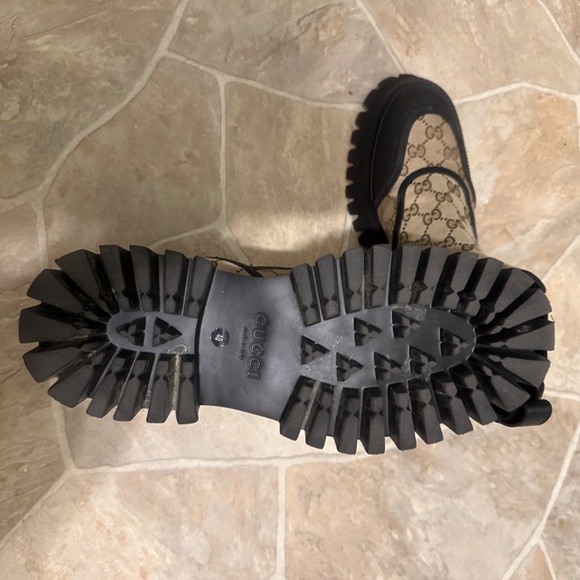 Woman’s Gucci Boots - Picture 2 of 7